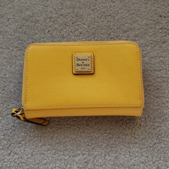 Dooney & Bourke Handbags - ‼Closet Clear Out Sale ❌ All Prices Are Firm❌